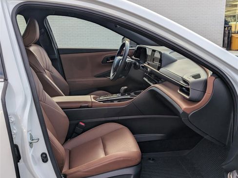 Used 2025 Toyota Crown Signia image 11