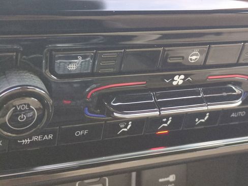 Used 2025 Jeep Grand Cherokee L Limited image 21