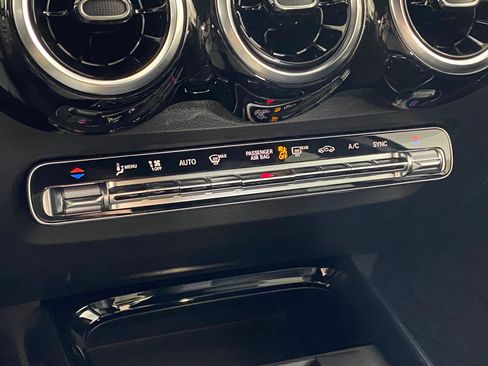 Used 2026 Mercedes-Benz GLB 250 4MATIC image 27