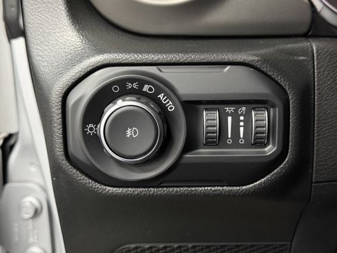 Used 2022 Jeep Wrangler Unlimited Sport image 24