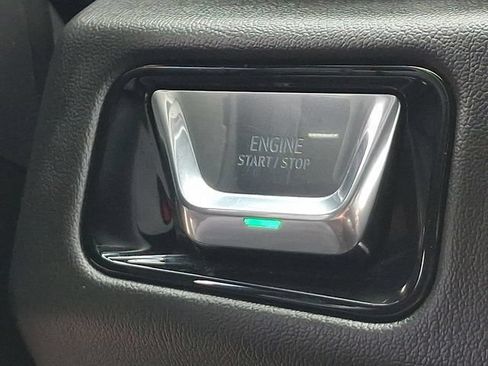 Used 2025 GMC Yukon Denali AWD/4WD image 17
