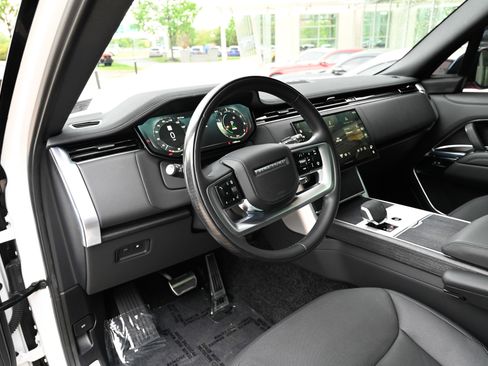 Used 2025 Land Rover Range Rover SE AWD/4WD image 16