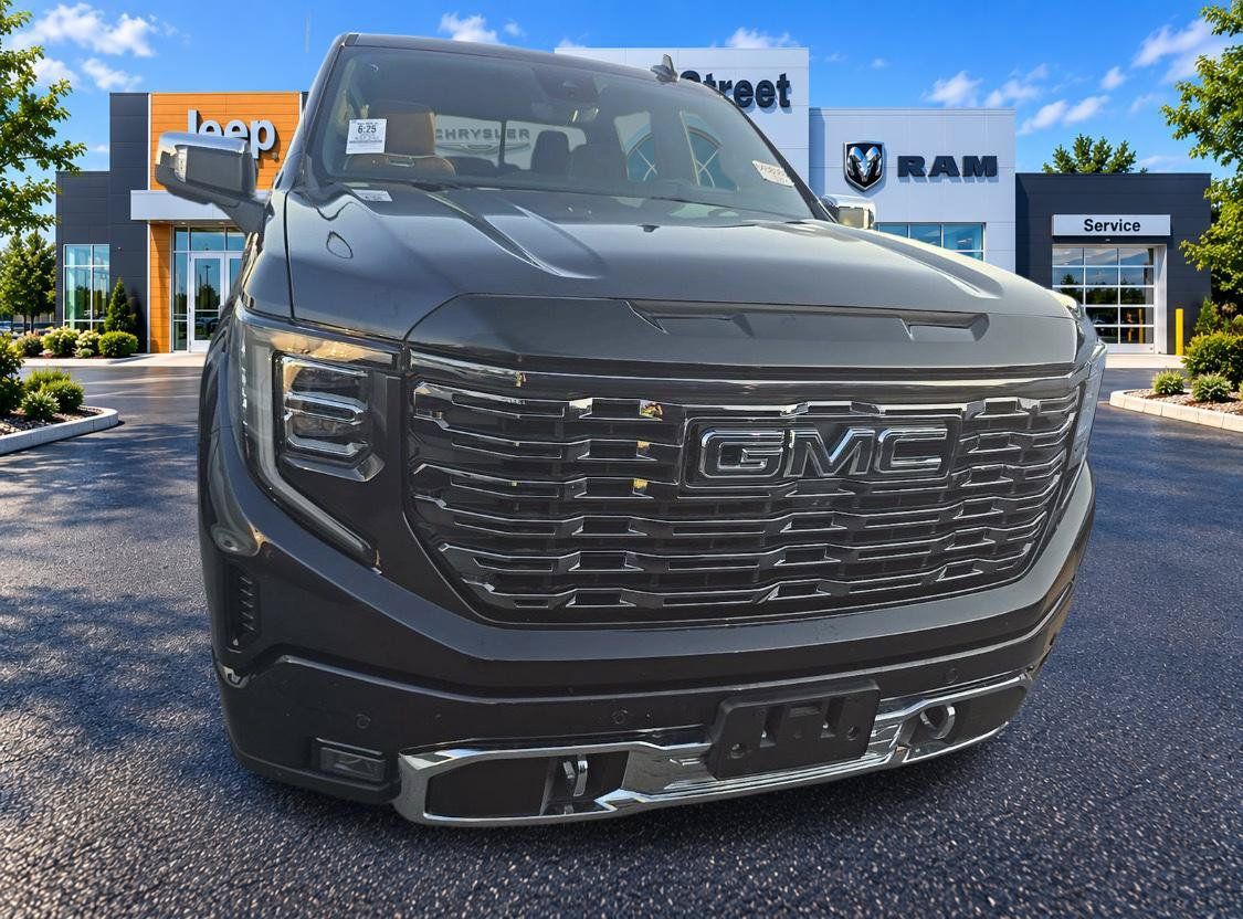 Used 2025 GMC Sierra 1500 Denali Ultimate AWD/4WD image 2
