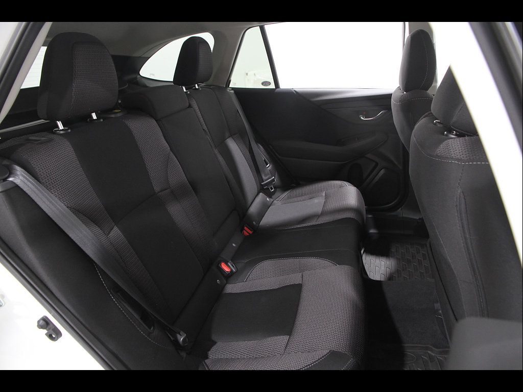 Used 2025 Subaru Outback Premium AWD/4WD image 18