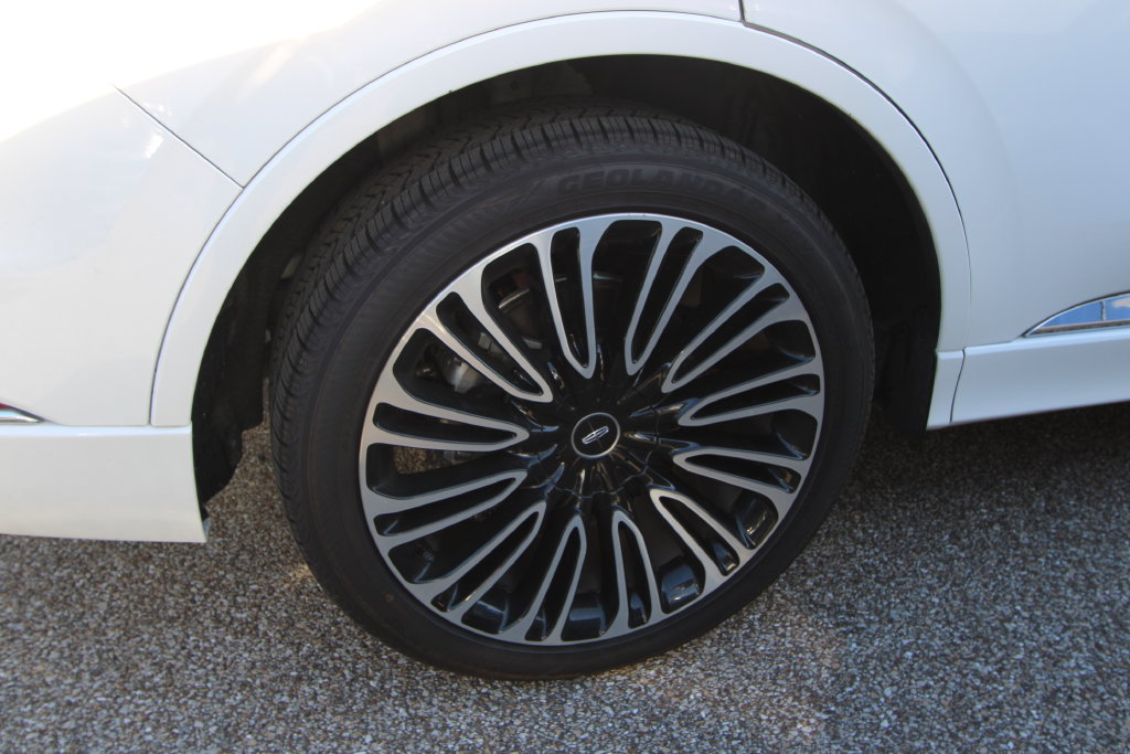 Used 2024 Lincoln Aviator Black Label AWD/4WD image 17