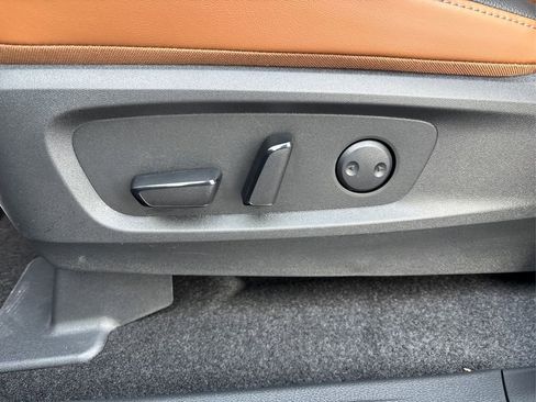 New 2025 Nissan Pathfinder Platinum w/ Lighting Package (N92) image 44