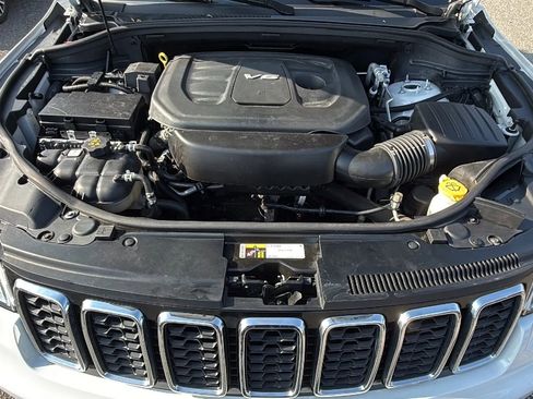 Used 2018 Jeep Grand Cherokee Limited AWD/4WD image 23