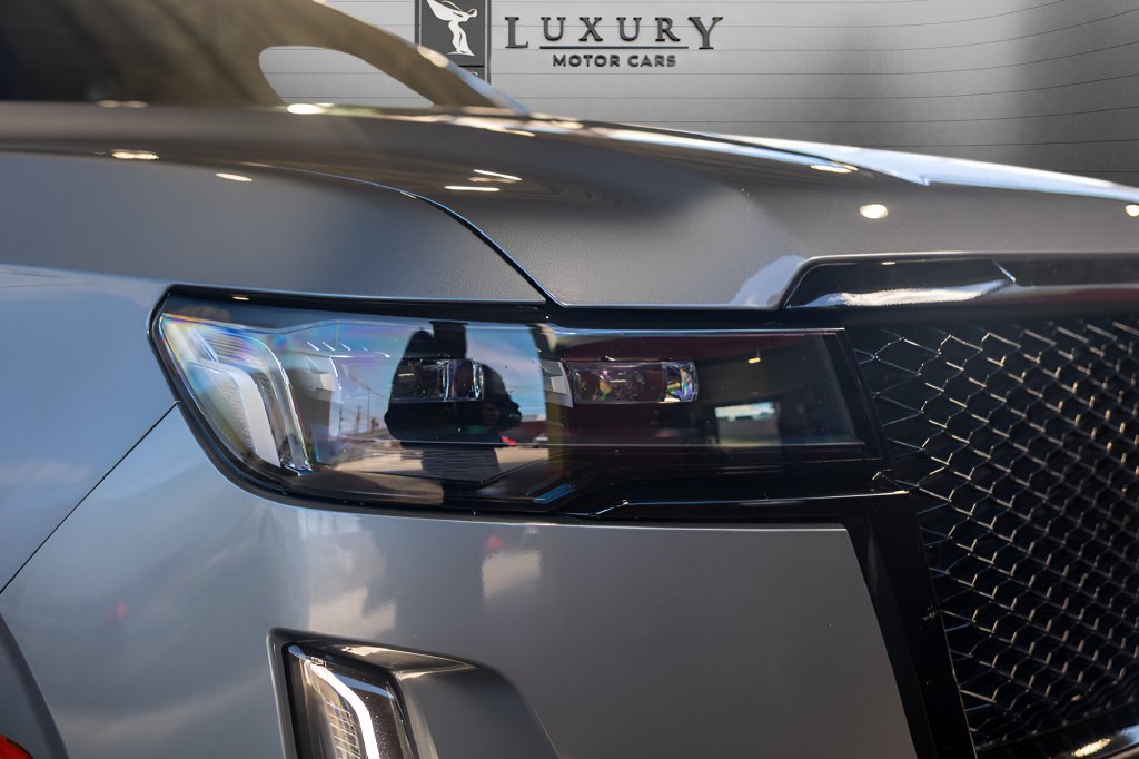 Used 2022 Cadillac Escalade ESV Sport w/ LPO, ONYX Package AWD/4WD image 12