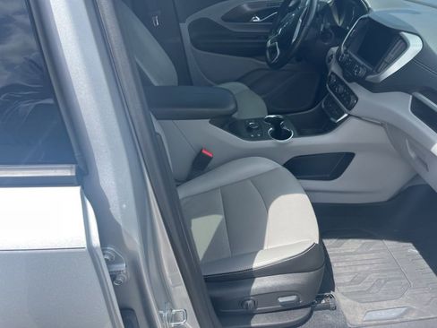 Used 2022 GMC Terrain SLT w/ LPO, Floor Liner Package FWD image 5