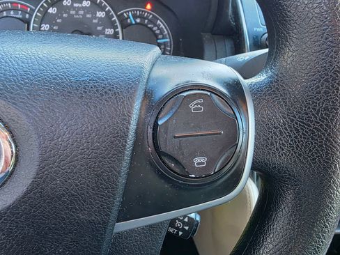 Used 2013 Toyota Camry LE image 17