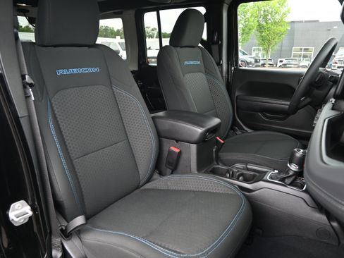 Used 2025 Jeep Wrangler Unlimited Rubicon 4xe w/ Convenience Group AWD/4WD image 34