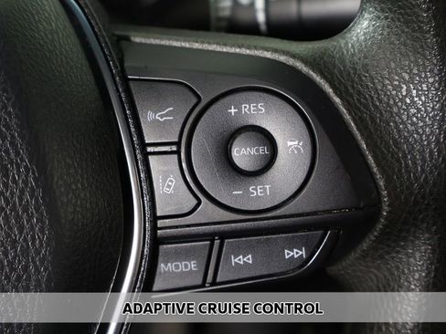 Used 2020 Toyota Camry LE FWD image 3