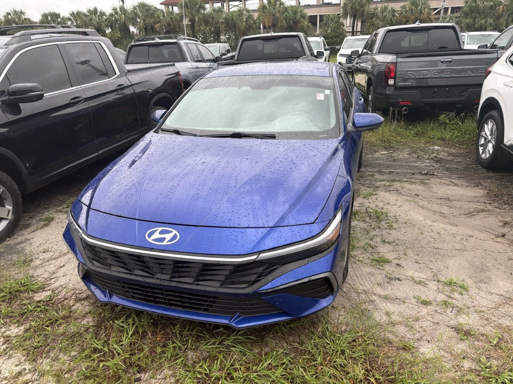 Used 2024 Hyundai Elantra SE FWD image 7