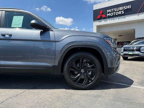 Used 2023 Volkswagen Atlas SE w/ Black Wheel Package FWD image 11