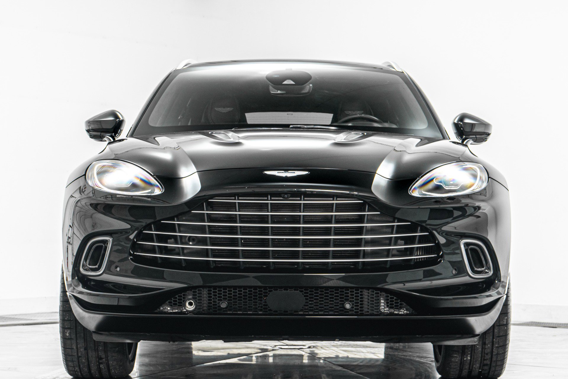 Used 2021 Aston Martin DBX AWD/4WD image 4
