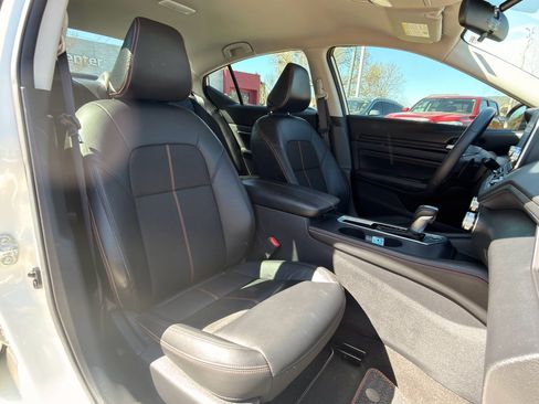 Used 2022 Nissan Altima 2.5 SR image 15