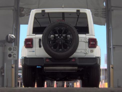 Used 2024 Jeep Wrangler Unlimited Sahara w/ Technology Group AWD/4WD image 7