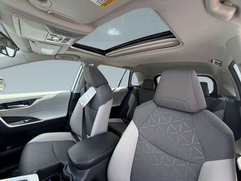 Used 2025 Toyota RAV4 XLE w/ Convenience Package image 15