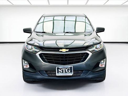 Used 2020 Chevrolet Equinox LS w/ LS Convenience Package FWD image 2
