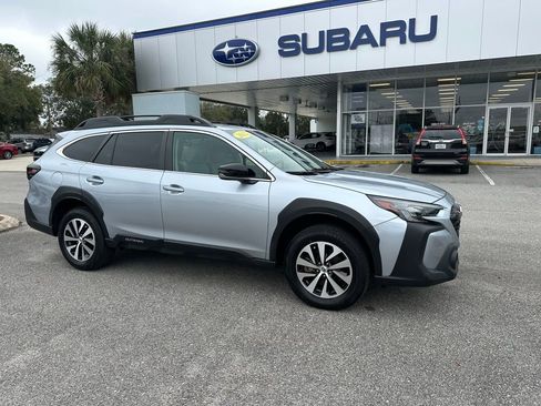 Used 2023 Subaru Outback Premium image 1