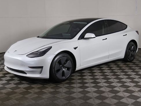 Used 2021 Tesla Model 3 Standard Range Plus image 9