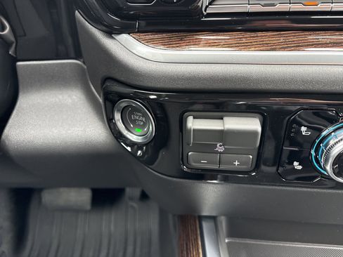 New 2026 GMC Sierra 1500 Elevation image 23