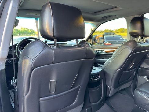 Used 2019 Cadillac Escalade ESV Luxury image 18
