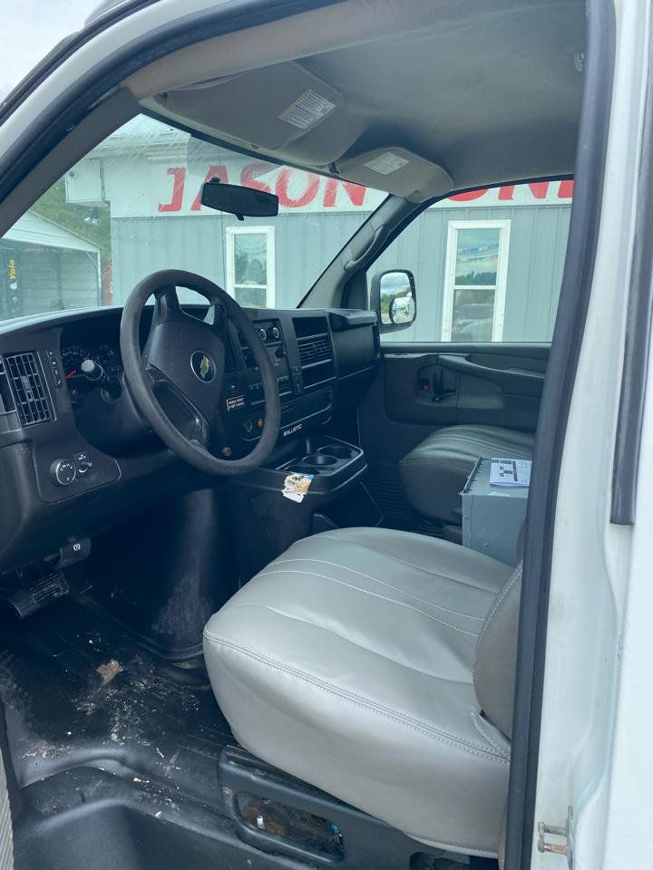 Used 2011 Chevrolet Express 1500 RWD image 9