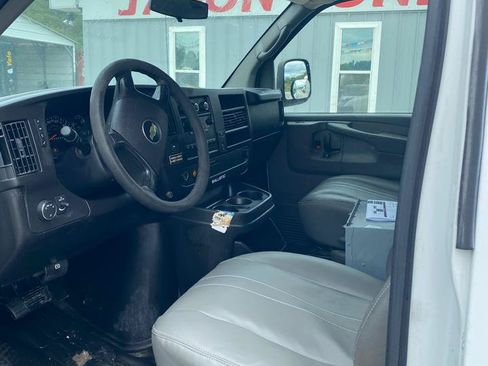 Used 2011 Chevrolet Express 1500 RWD image 9