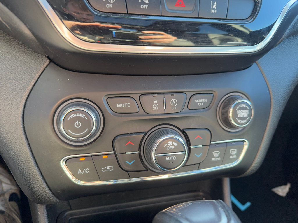 Used 2021 Jeep Cherokee Limited AWD/4WD image 22