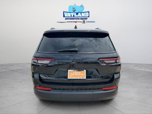 Certified 2024 Jeep Grand Cherokee L Limited w/ Black Appearance Package image 4