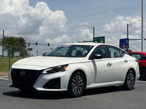 Used 2025 Nissan Altima 2.5 SV FWD image 8