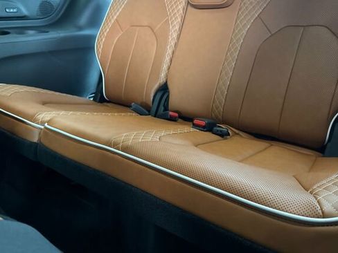 New 2026 Chrysler Pacifica Pinnacle image 13