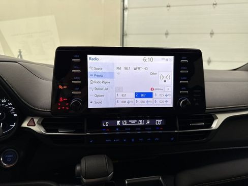 Used 2022 Toyota Sienna XLE Woodland Edition AWD/4WD image 17