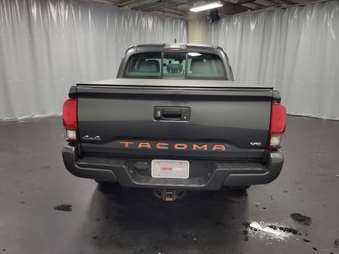 Used 2018 Toyota Tacoma SR image 7