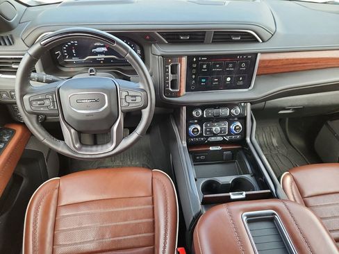 Used 2024 GMC Yukon XL Denali Ultimate AWD/4WD image 12