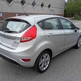 Used 2013 Ford Fiesta Titanium FWD image 3