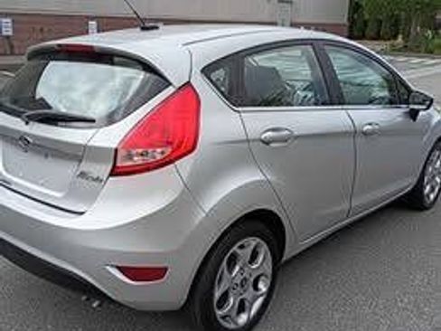 Used 2013 Ford Fiesta Titanium FWD image 3