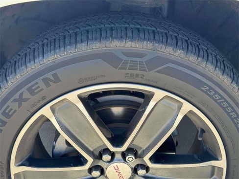 Used 2019 GMC Acadia Denali image 6