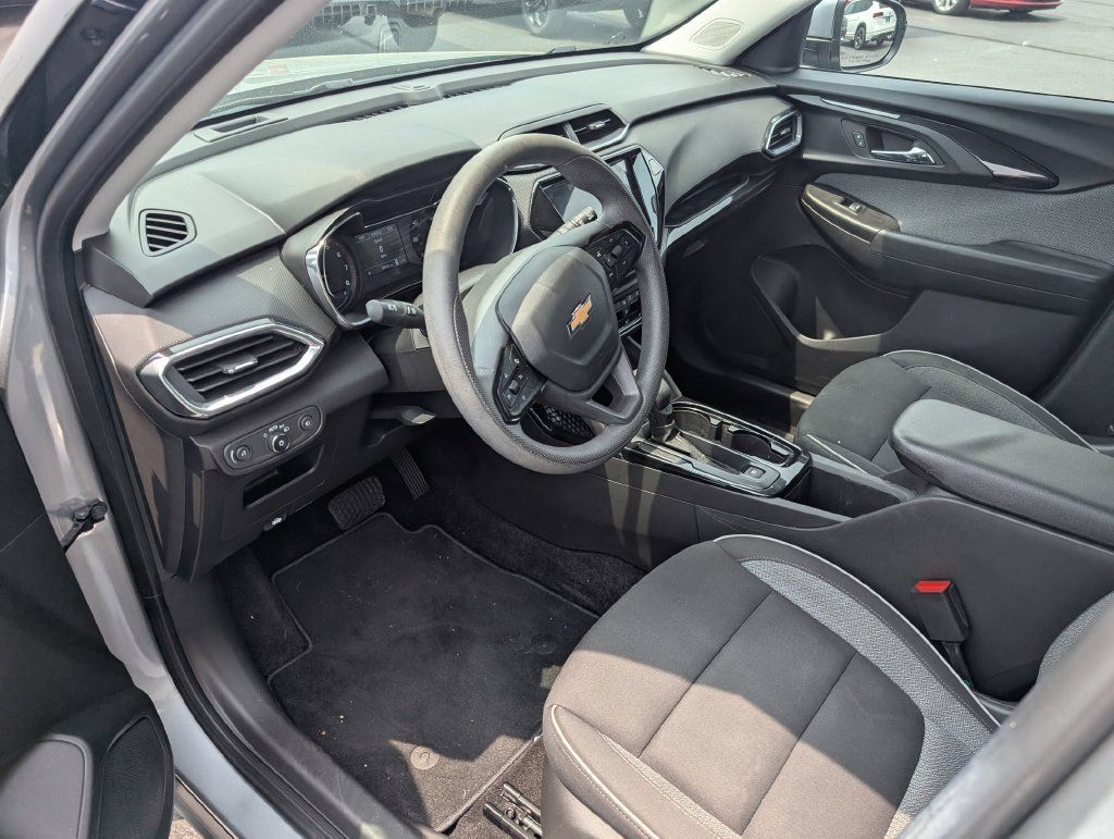 Used 2023 Chevrolet TrailBlazer LT w/ Convenience Package FWD image 12