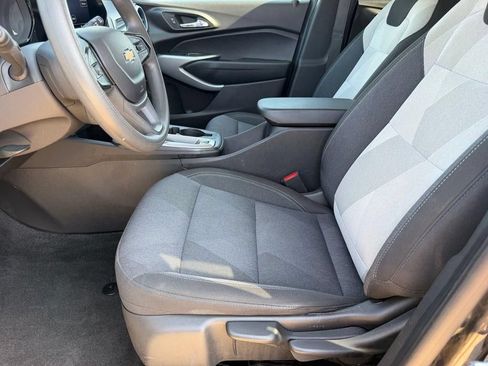 Used 2025 Chevrolet Trax LS FWD image 11