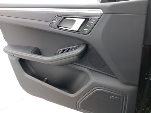 Certified 2025 Porsche Macan image 29