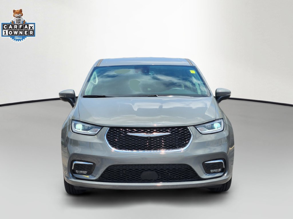 Used 2023 Chrysler Pacifica Touring-L FWD image 2