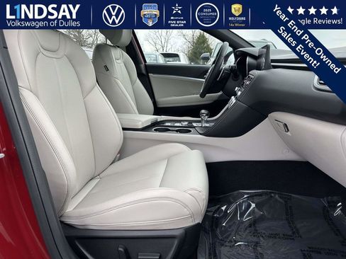 Used 2023 Genesis G70 2.0T image 12