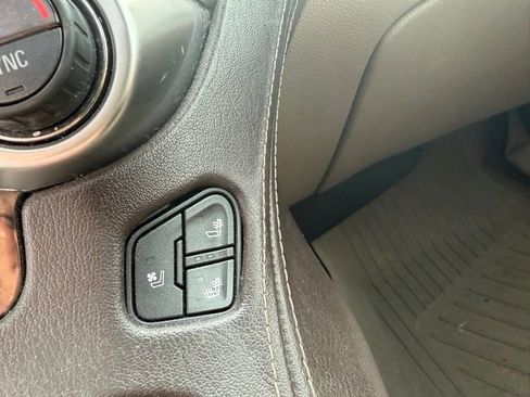 Used 2017 Chevrolet Suburban Premier RWD image 13