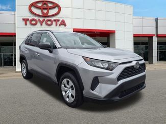Used 2020 Toyota RAV4 LE FWD video 1