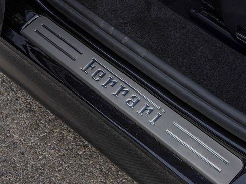 Used 2023 Ferrari SF90 Spider image 39