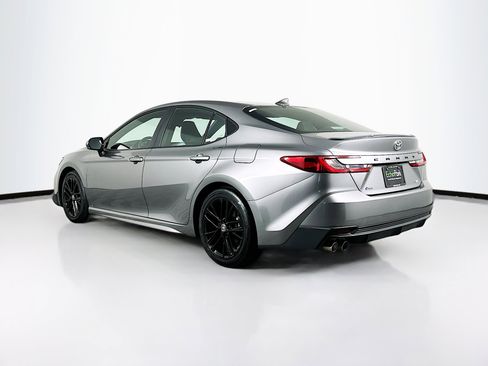 Used 2025 Toyota Camry SE image 5