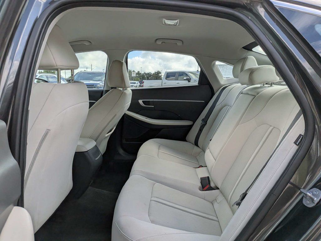 Used 2025 Hyundai Sonata SEL FWD image 12