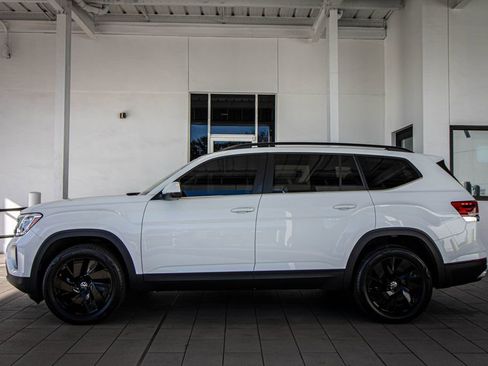 Certified 2024 Volkswagen Atlas SE image 9